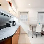 Bpr Garay With Rooftop Terrace & A/c