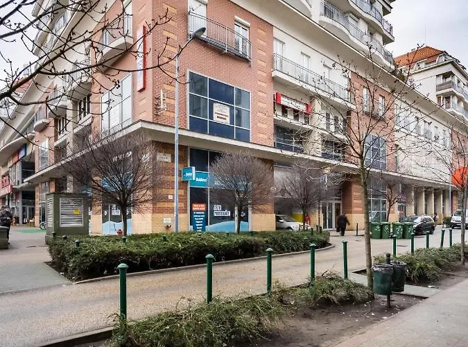 Bpr Garay With Rooftop Terrace & A/c *