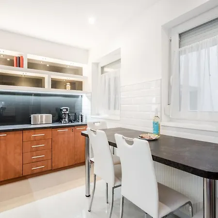 Daire Bpr Garay With Rooftop Terrace & A/c Budapeşte