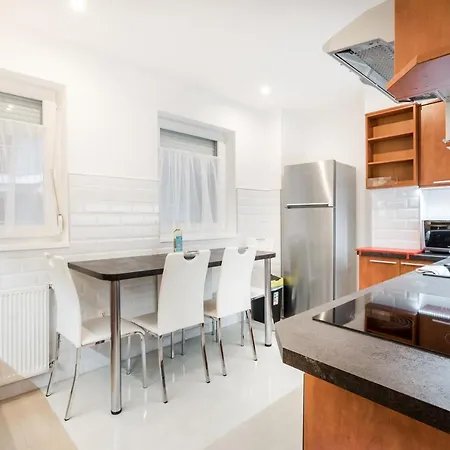 Bpr Garay With Rooftop Terrace & A/c Appartement