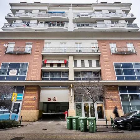 Bpr Garay With Rooftop Terrace & A/c Budapeşte