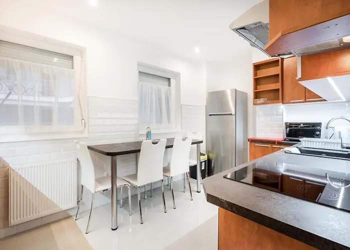 Bpr Garay With Rooftop Terrace & A/c Apartment