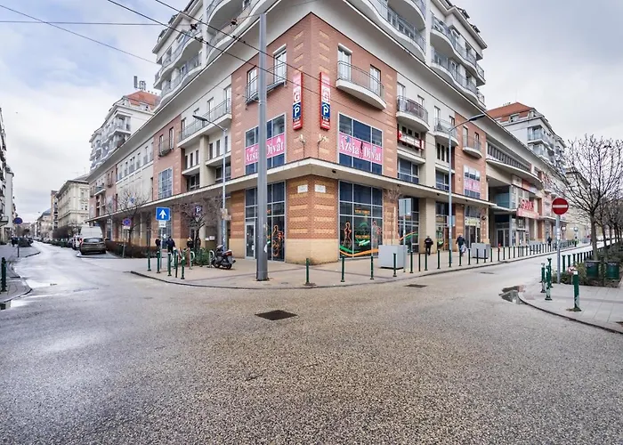 Bpr Garay With Rooftop Terrace & A/c Апартаменты *